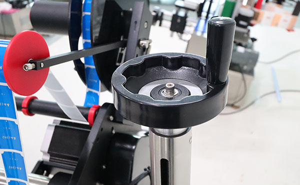 全自動貼標(biāo)機,全自動貼標(biāo)機廠家,貼標(biāo)機生產(chǎn)廠家,高臻智能